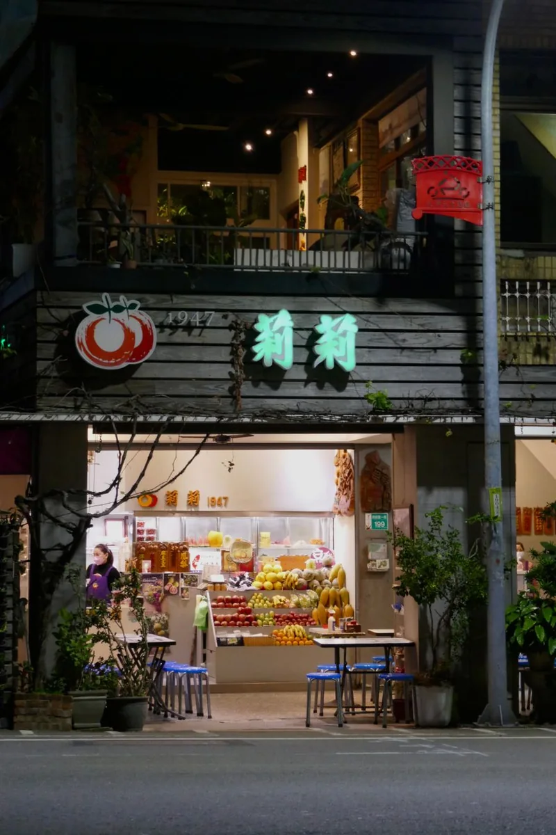 条目台账在屏幕上按编号与频道并列排布，用于核对近期视频内容归属